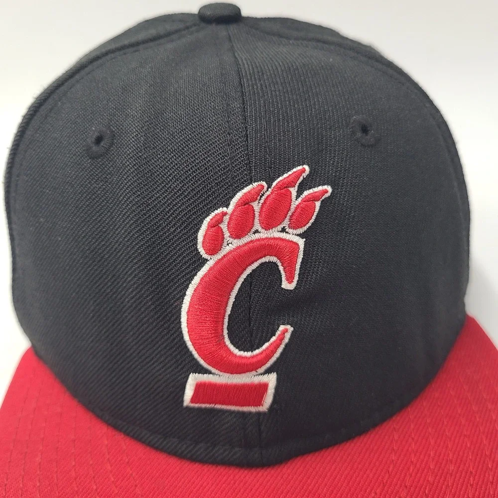 Youth‎ Cincinnati Bearcats Hat Fitted 6 5/8 New Era 59Fifty Black Red NCAA Wool